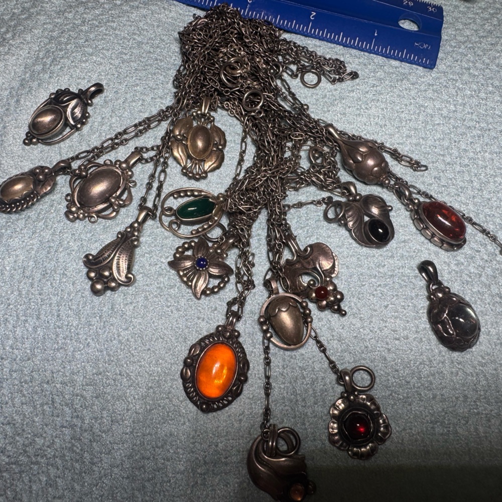 Flexi Elegant Silver Necklace with Vibrant Gemstones